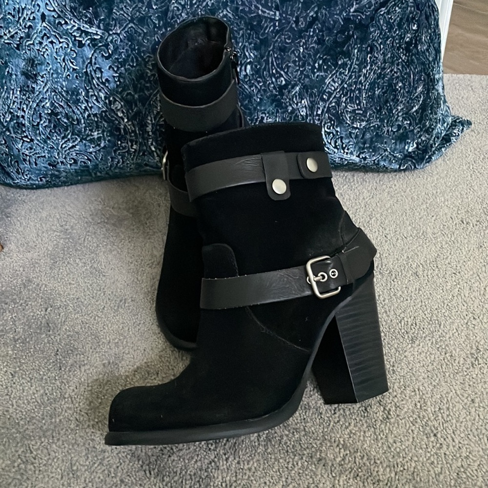 NWOT FRENCH PRESS BOOTIE IN BLACK 7M